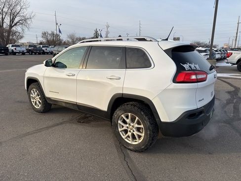 Used 2018 Jeep Cherokee Latitude w/ Cold Weather Group image 6