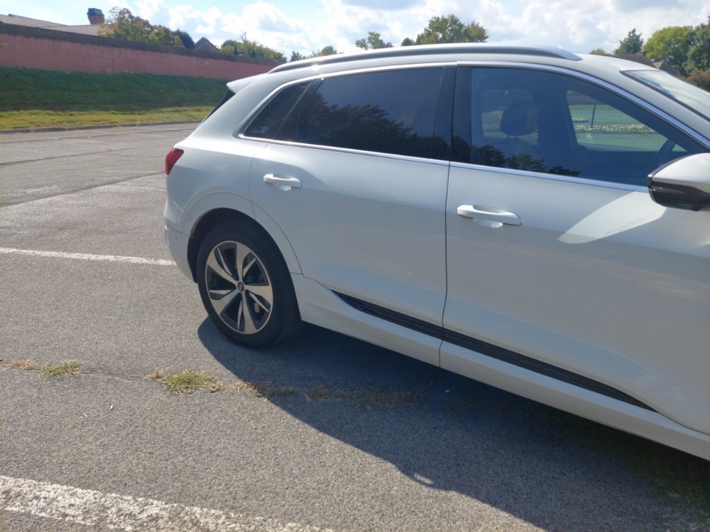 Used 2024 Audi Q8 e-tron Premium Plus w/ Premium Plus Package AWD/4WD image 8