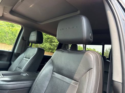 Used 2021 GMC Sierra 2500 Denali w/ Denali Black Diamond Edition AWD/4WD image 11