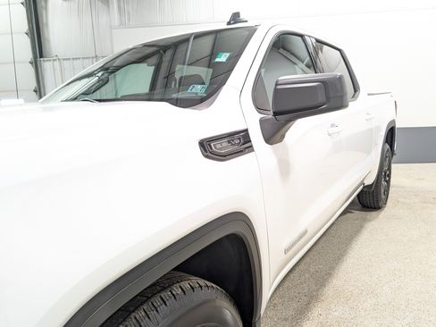 Used 2025 GMC Sierra 1500 Elevation image 7