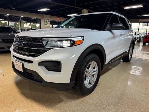 Used 2020 Ford Explorer XLT AWD/4WD image 3