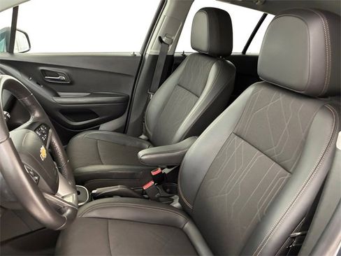 Used 2022 Chevrolet Trax LT w/ Driver Confidence Package image 12