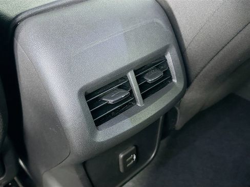Used 2023 Chevrolet Equinox LT FWD image 32