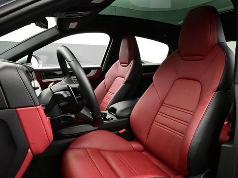 Certified 2025 Porsche Cayenne Coupe AWD/4WD image 5