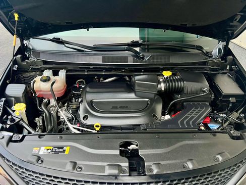 Used 2024 Chrysler Voyager LX image 9