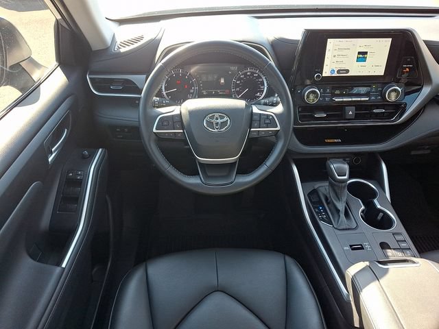 Used 2024 Toyota Highlander XLE FWD image 11