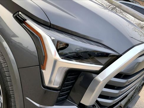 Used 2025 Toyota Tundra Limited image 27