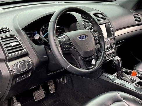 Used 2019 Ford Explorer XLT w/ Equipment Group 202A FWD image 16
