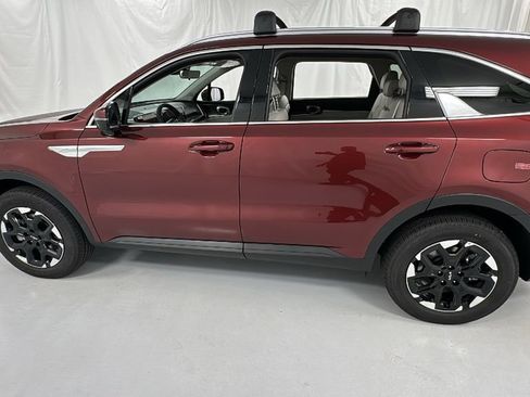 Used 2025 Kia Sorento S image 6