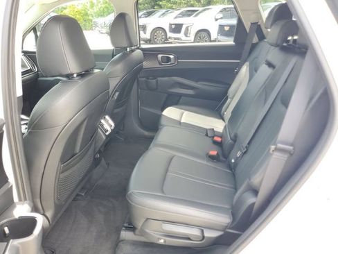 Used 2024 Kia Sorento S w/ Panoramic Sunroof Package FWD image 10