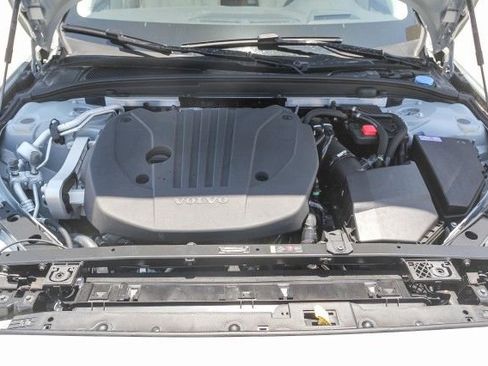 New 2025 Volvo V60 B5 Cross Country Ultra w/ Protection Package Premier image 28