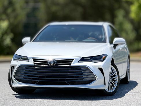 Used 2020 Toyota Avalon Limited w/ Advanced Safety Package FWD image 2