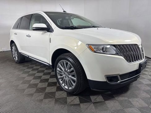 Used 2013 Lincoln MKX FWD image 1