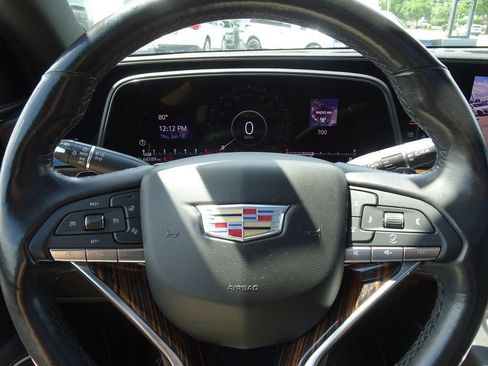 Used 2021 Cadillac Escalade Premium Luxury AWD/4WD image 22