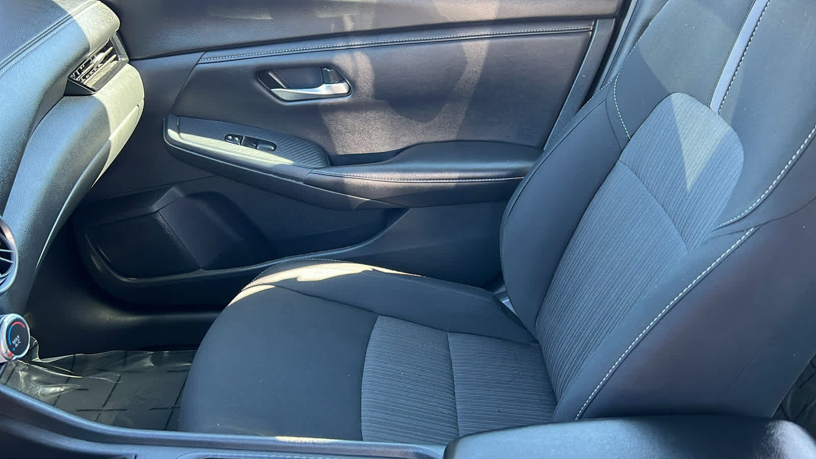 Used 2024 Nissan Sentra SV FWD image 12