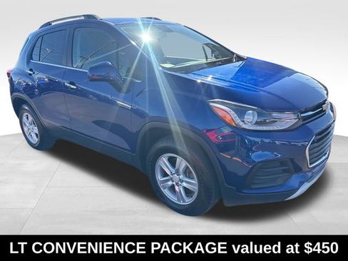 Used 2017 Chevrolet Trax LT w/ LT Convenience Package AWD/4WD image 1