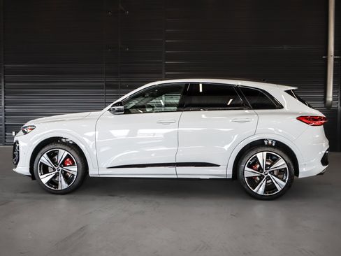 New 2025 Audi SQ5 Premium Plus image 13