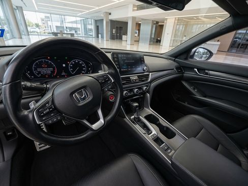 Used 2018 Honda Accord Sport image 9