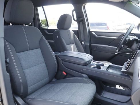 Used 2025 GMC Acadia Elevation FWD image 17