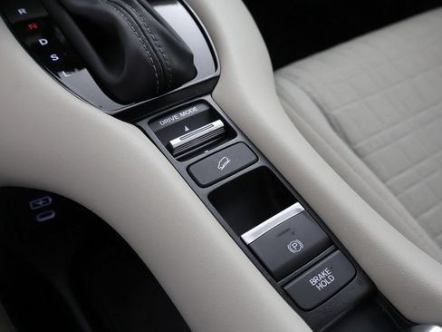 Certified 2026 Honda HR-V LX image 45