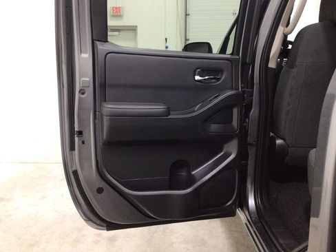 Used 2024 Nissan Frontier SV image 22