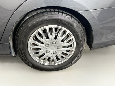 Used 2012 Toyota Camry LE image 11