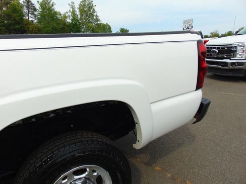 Used 2005 Chevrolet Silverado 2500 LS w/ Heavy-Duty Power Package RWD image 30