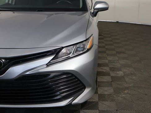 Used 2019 Toyota Camry LE image 11