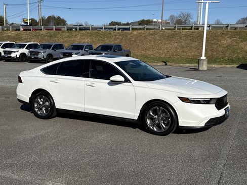 Used 2024 Honda Accord EX image 2