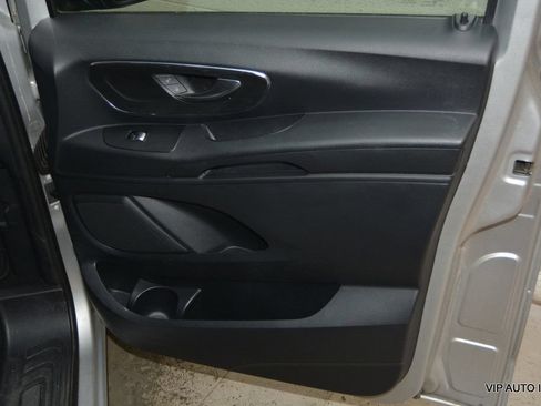 Used 2017 Mercedes-Benz Metris Passenger image 9