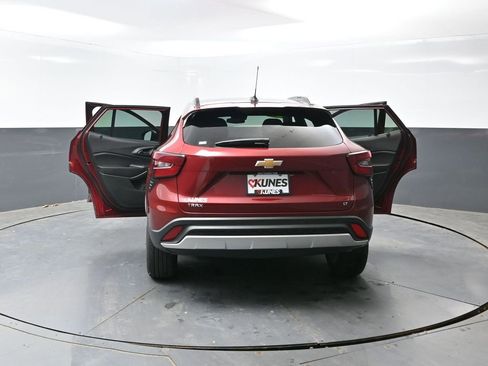 Used 2025 Chevrolet Trax LT FWD image 60