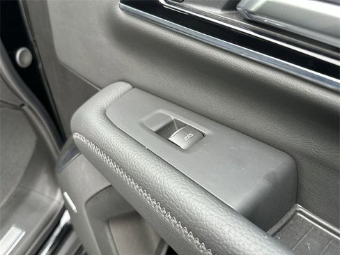 Used 2025 GMC Yukon XL Denali image 33