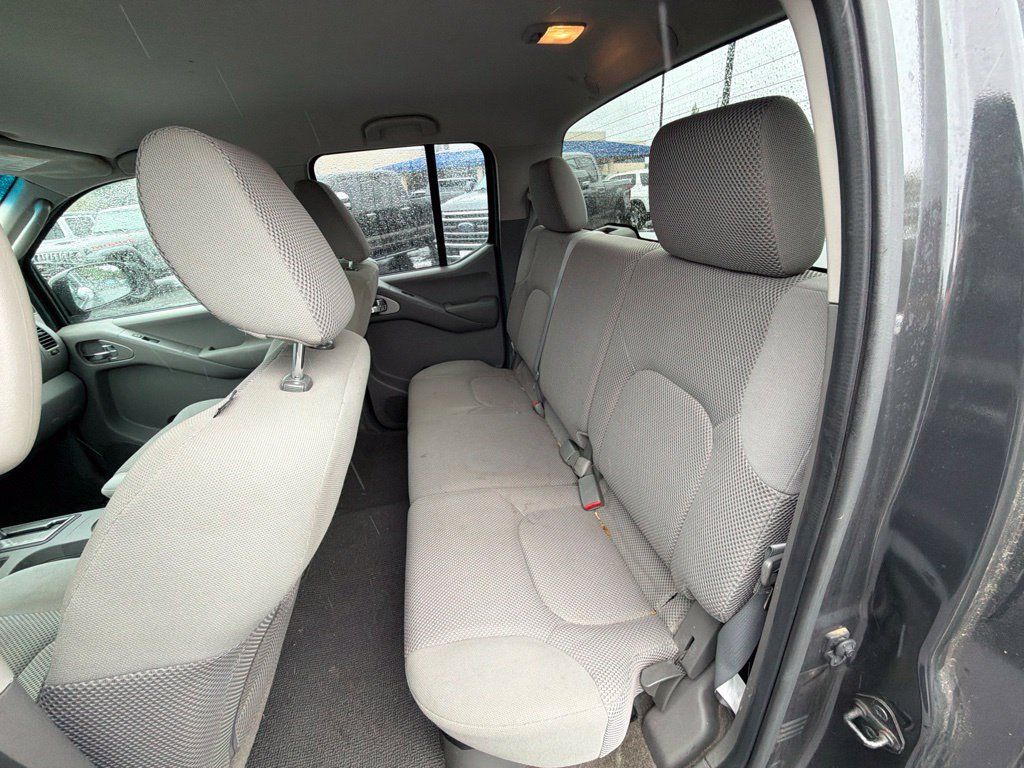 Used 2010 Nissan Frontier SE AWD/4WD image 11