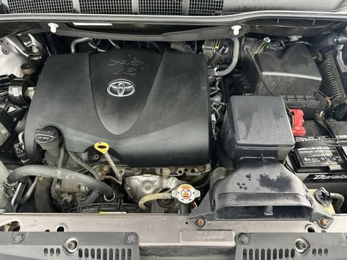 Used 2019 Toyota Sienna LE w/ Protection Package FWD image 10