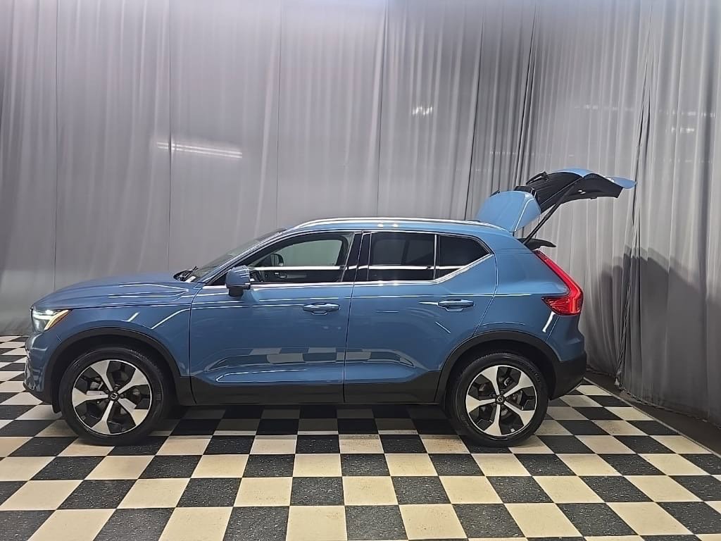 Used 2023 Volvo XC40 B5 Plus w/ Protection Package Premier AWD/4WD image 18