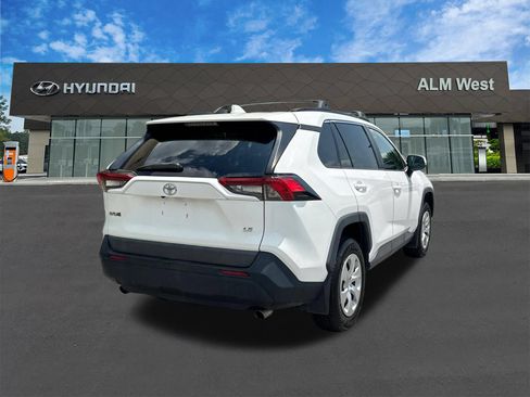 Used 2019 Toyota RAV4 LE w/ Carpet Mat Package FWD image 5
