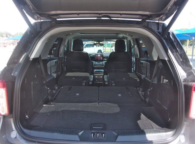 Used 2021 Ford Explorer XLT w/ Equipment Group 202A AWD/4WD image 31