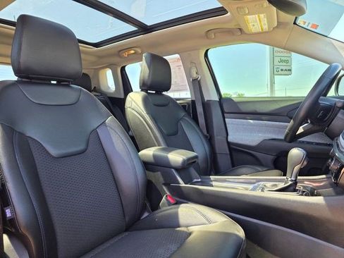 Certified 2022 Jeep Compass Latitude w/ Sun and Sound Group AWD/4WD image 19