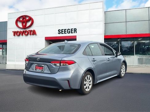 Used 2023 Toyota Corolla LE FWD image 3