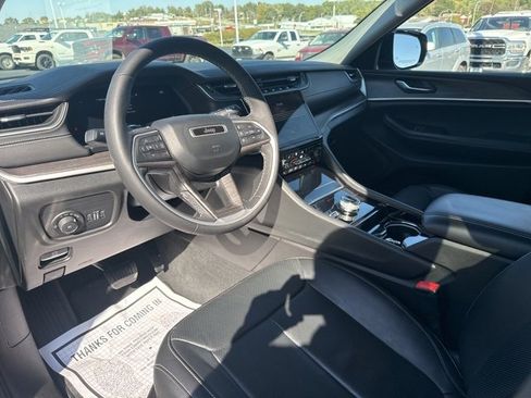 Used 2023 Jeep Grand Cherokee Limited w/ Luxury Tech Group II image 35