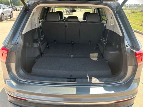 Used 2024 Volkswagen Tiguan SE image 23