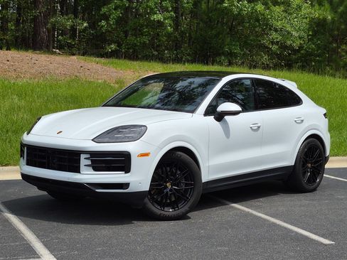 Certified 2024 Porsche Cayenne Coupe AWD/4WD image 1