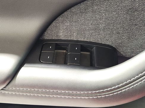 Used 2022 Tesla Model S image 24