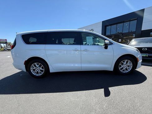 Used 2023 Chrysler Voyager LX FWD image 14
