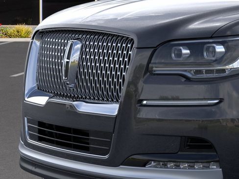 New 2024 Lincoln Navigator Reserve AWD/4WD image 17