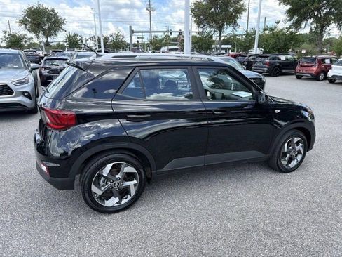 Used 2025 Hyundai Venue SEL FWD image 2
