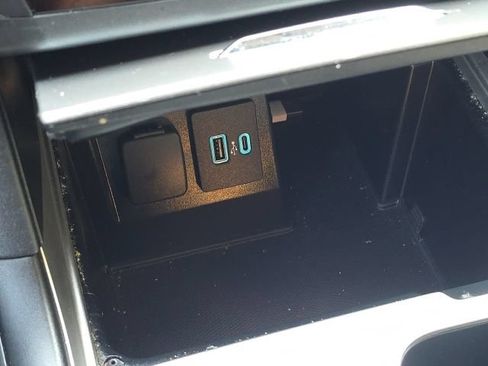 Used 2020 Ford Explorer XLT RWD image 35