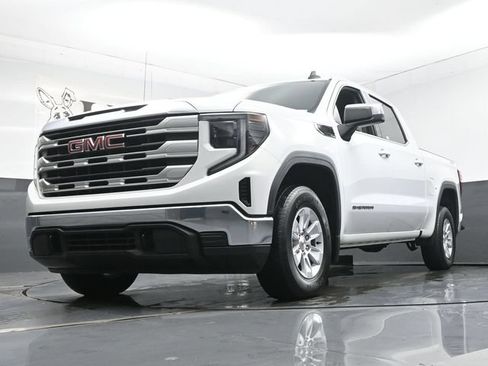 Used 2022 GMC Sierra 1500 SLE AWD/4WD image 4