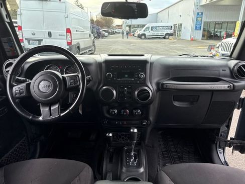 Used 2018 Jeep Wrangler Unlimited Sport S AWD/4WD image 12