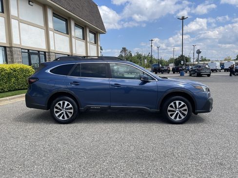 Used 2020 Subaru Outback Premium AWD/4WD image 3
